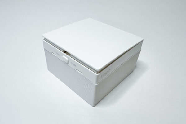 TP-LINK držák s kabelovou krytkou pro EAP115/250/650-Wall a TAPO S210/S220 na stěnu , bílý