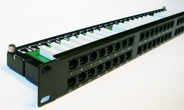 2-5869 DATACOM Patch panel 48p. Cat5e 1U BK 8x6p. Modul, UTP, 19"