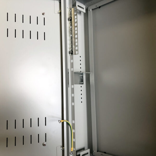 Datacom 19" rozvaděč pod omítku 4U+2U/150mm plech