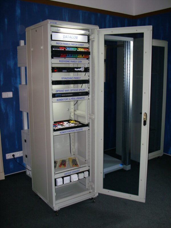 Datacom 19"rack stoj. 30U/600x600 Rozebíratelný