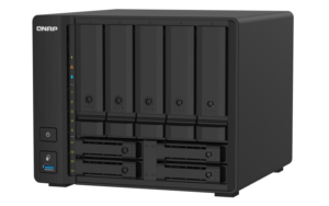 477_1594019422_E794A2E59381E59C96_TS-932PX_right-t_s-1 QNAP TS-932PX-4G (1,7GHz / 4GB RAM / 5x 3,5" + 4x 2,5" SATA / 2x 2,5GbE / 2x 10G SFP+ / 3x USB 3.2)