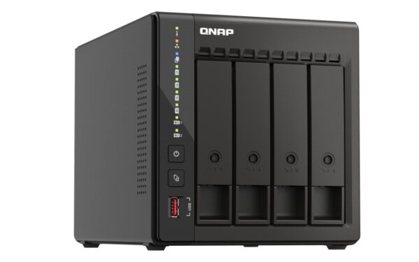 QNAP TS-453E-8G (4core 2,6GHz, 8GB RAM, 4x SATA, 2x M.2 NVMe slot, 2x HDMI 4K, 2x 2,5GbE, 4x USB)