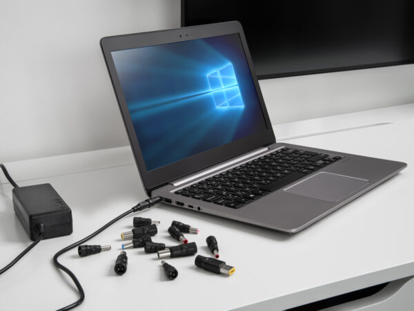 ADAC-UNV-A90W_c AVACOM QuickTIP 90W - univerzální adaptér pro notebooky + 13 konektorů