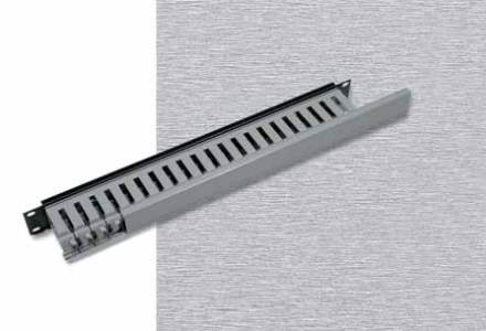 CSRAB-VPX2_snimek Vyvazovací panel 1U 19" jednostranná plastová lišta šedo-černá