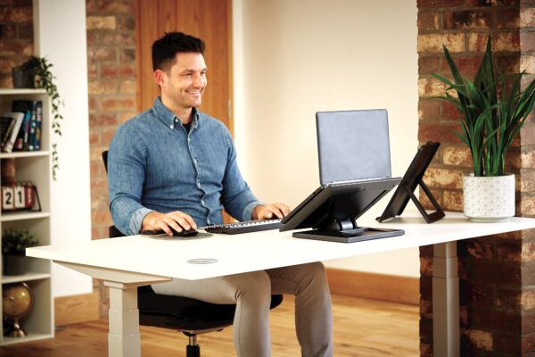 Home_DS_Laptop_Man_D_LS Stojan na notebook Fellowes Designer Suites