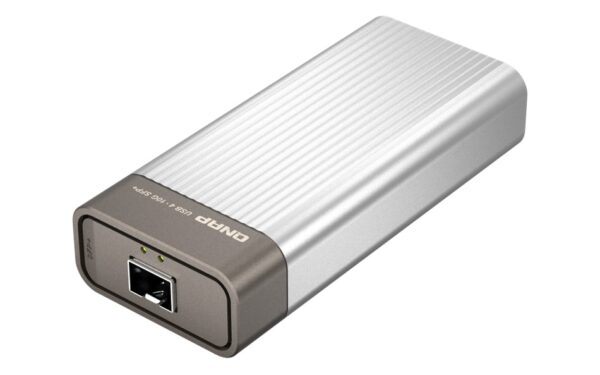 QNAP QNA-UC10G1SF- adaptér USB-C 4 (podpora Thunderbolt 3 a 4) na 10GbE SFP+ (pasivní chlazení)