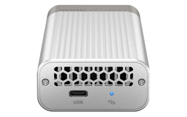QNAP QNA-UC10G1T - adaptér USB-C 4 (podpora Thunderbolt 3 a 4) na 10GbE NBASE-T (pasivní chlazení)