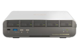 QNAP-TBS-h574-TX-i5UC-05S02-a_s QNAP TBS-h574TX-i5UC-05S02 (i5, 16GB RAM, 5x 3,84TB E1.S, 1x 2,5GbE, 1x 10GbE, 2x Thunderbolt 4)