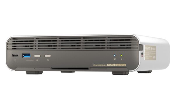 QNAP-TBS-h574-TX-i5UC-05S02-c QNAP TBS-h574TX-i5UC-05S02 (i5, 16GB RAM, 5x 3,84TB E1.S, 1x 2,5GbE, 1x 10GbE, 2x Thunderbolt 4)