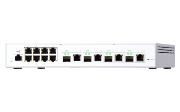 QNAP řízený switch QSW-M408-4C (12 portů: 8x Gigabit port + 4x 10G SFP+ / 10GbE kombo porty)