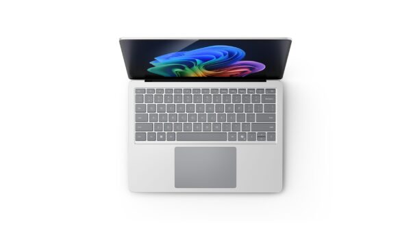 SUR24-COMMR-Copilot-PC-LaptopBloom-Platinum-Top-13-04-RGB-7 Microsoft Surface Laptop 7 Copilot+/U7-268V/13,8"/2304x1536/T/32GB/512GB SSD/Arc 140V/W11P/Platinum/