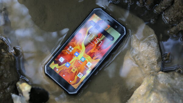 T1_7 iGET T1 6 + 128 Black - odolný mobilní telefon