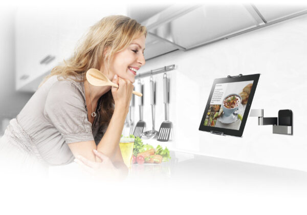 TMS1030app2 Nástěnné rameno na tablet Vogel´s TMS 1030