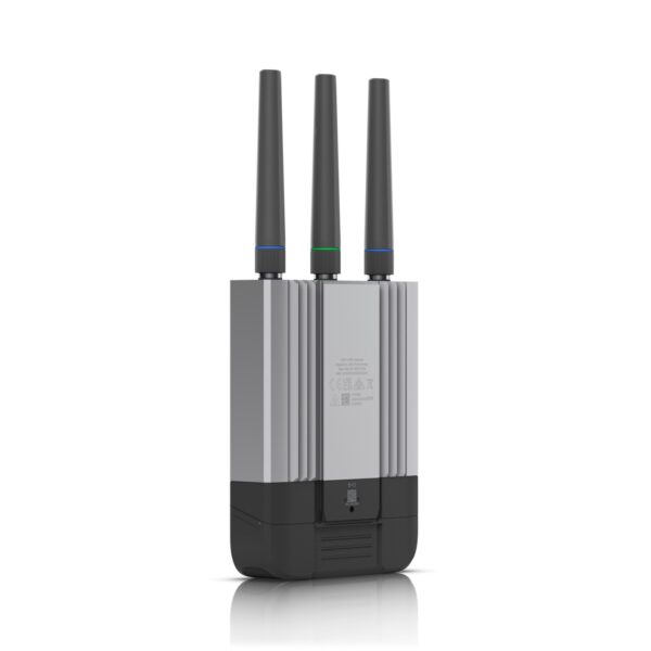 UMR-Industrial-5- Ubiquiti UMR-Industrial - Mobile Router Industrial