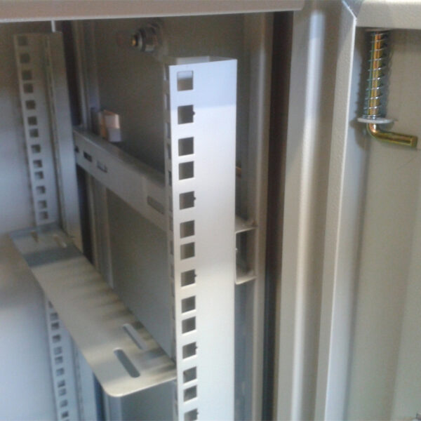 rozvadec_19 Datacom 19"rozvaděč jednodílný 15U/hl.450mm